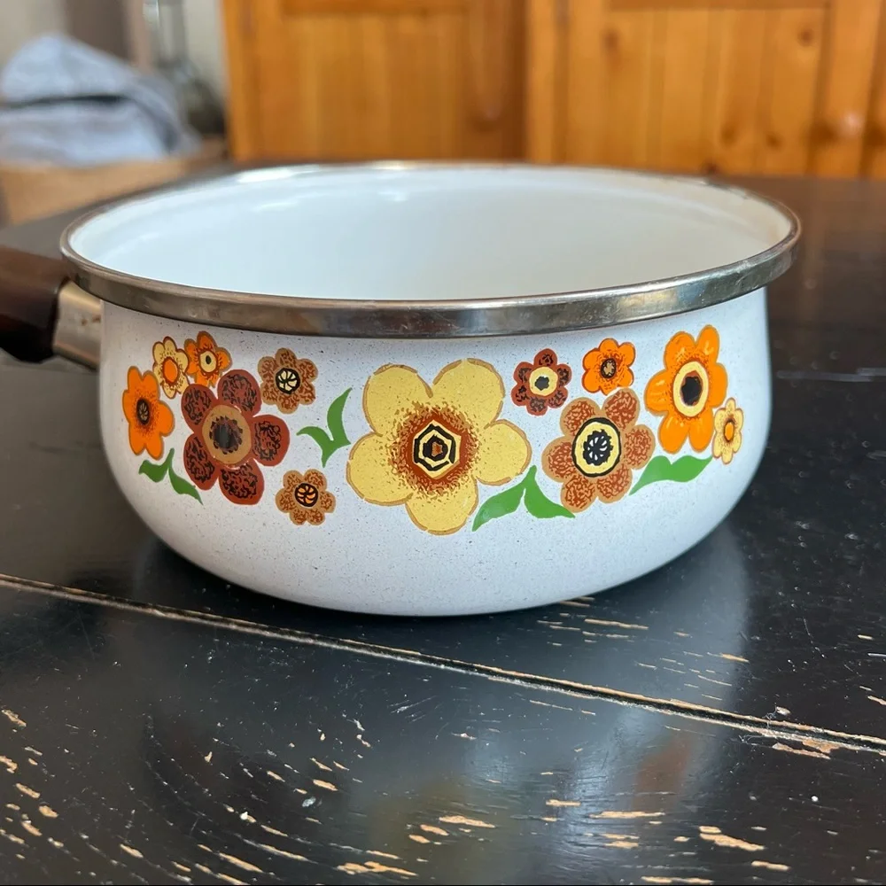 ⭐️ Vintage Harvest Bloom Porcelain  Floral Pan, Retro Flower Power Pot Sauce Pan